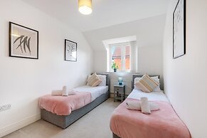 Foxherne 6 Bed & 3 Bath Serviced Hse -20