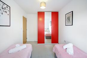 Foxherne 6 Bed & 3 Bath Serviced Hse -20