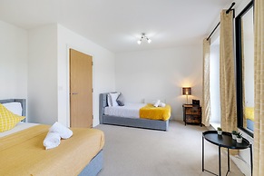 Foxherne 6 Bed & 3 Bath Serviced Hse -20