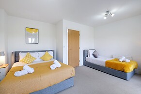Foxherne 6 Bed & 3 Bath Serviced Hse -20