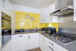 Foxherne 6 Bed & 3 Bath Serviced Hse -20