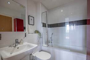 Foxherne 6 Bed & 3 Bath Serviced Hse -20