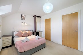 Foxherne 6 Bed & 3 Bath Serviced Hse -20