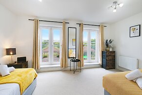 Foxherne 6 Bed & 3 Bath Serviced Hse -20
