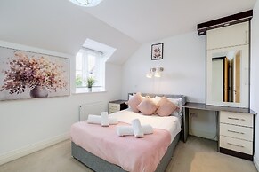 Foxherne 6 Bed & 3 Bath Serviced Hse -20
