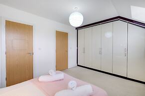 Foxherne 6 Bed & 3 Bath Serviced Hse -20