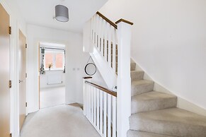 Foxherne 6 Bed & 3 Bath Serviced Hse -20