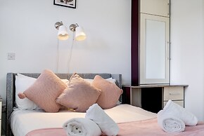 Foxherne 6 Bed & 3 Bath Serviced Hse -20