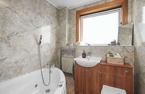 2-Bedroom Home with Parking and Garden