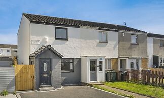 2-Bedroom Home with Parking and Garden