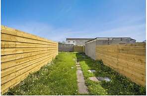 2-Bedroom Home with Parking and Garden
