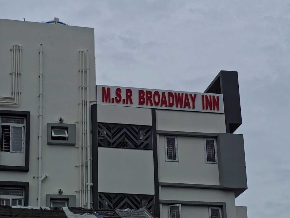 Broadway Inn