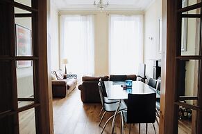 Traditional Central 2-Bed Apartment