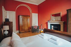 Traditional Central 2-Bed Apartment