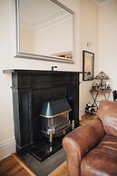 Traditional Central 2-Bed Apartment
