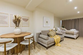 Raise Thiseio Stylish Living