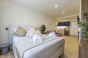 Raise Thiseio Stylish Living