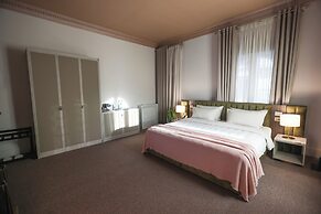 Padam Boutique Hotel & Restaurant