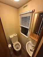 2 Bed Caravan - Sleeps 6 - Pet Friendly, Parking