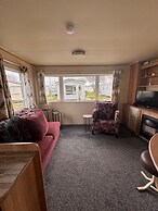 2 Bed Caravan - Sleeps 6 - Pet Friendly, Parking