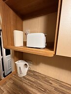 2 Bed Caravan - Sleeps 6 - Pet Friendly, Parking