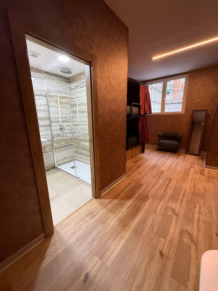 Velvet Hostel Business