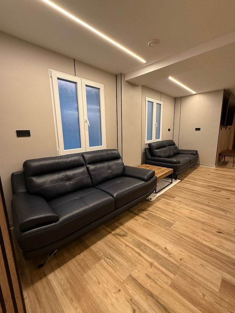 Velvet Hostel Business