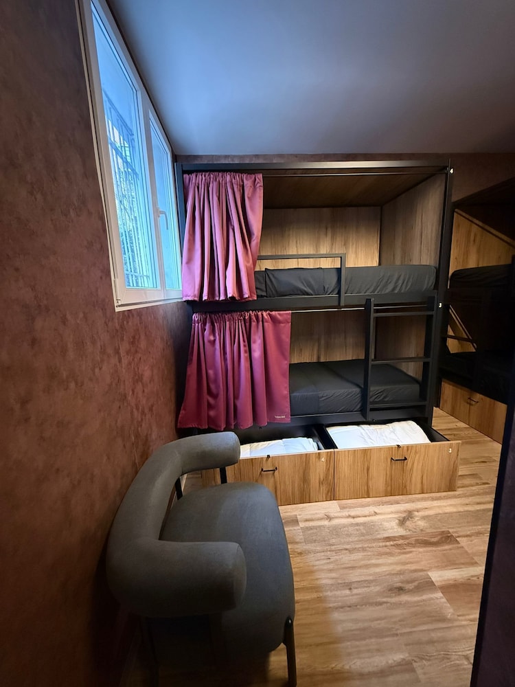 Velvet Hostel Business