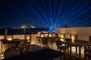 Pyramids On The Spot Inn