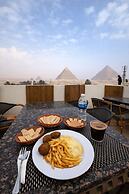 Pyramids On The Spot Inn