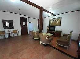 Aquarius Orange Hotel & Villa