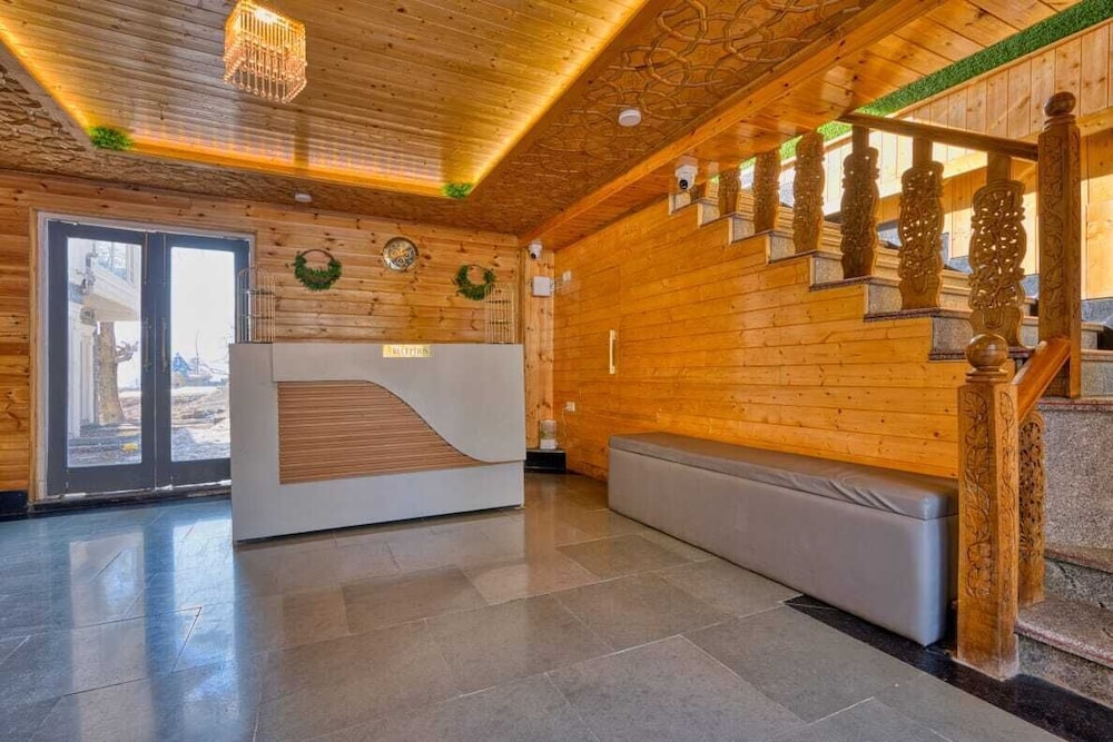 Xenious White House Eco Resort