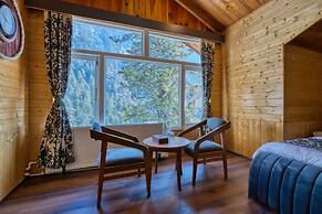 Xenious White House Eco Resort