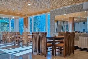 Xenious White House Eco Resort