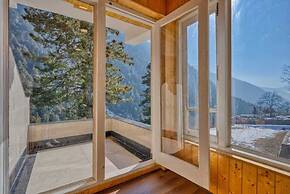Xenious White House Eco Resort
