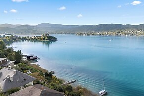 Maria Blick Lake View Apartments