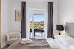 Maria Blick Lake View Apartments