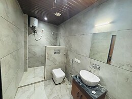 Hotel Sayari Inn