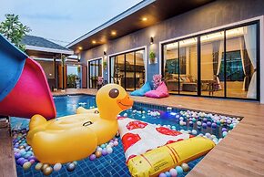 Sky Blue Private Pool Villa, Near Cham Am Beach