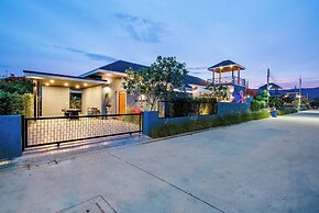 Sky Blue Private Pool Villa, Near Cham Am Beach
