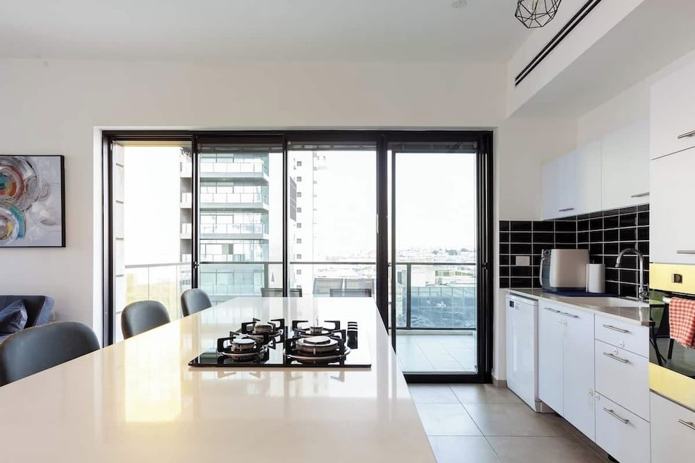 Luxury APT Tower Spectacular Sea View