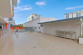 Zen Coastline Pool - Balcony Dining - Seaview