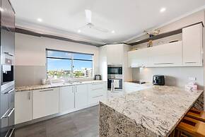 Zen Coastline Pool - Balcony Dining - Seaview