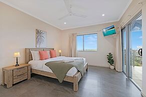 Zen Coastline Pool - Balcony Dining - Seaview
