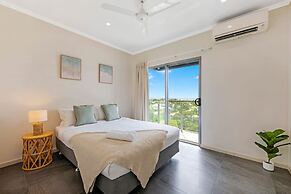 Zen Coastline Pool - Balcony Dining - Seaview