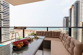 3 BR SeaFront APT Prestigious Tower