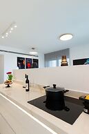 3 BR SeaFront APT Prestigious Tower