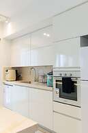3 BR SeaFront APT Prestigious Tower