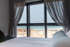 3 BR SeaFront APT Prestigious Tower