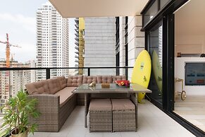 3 BR SeaFront APT Prestigious Tower